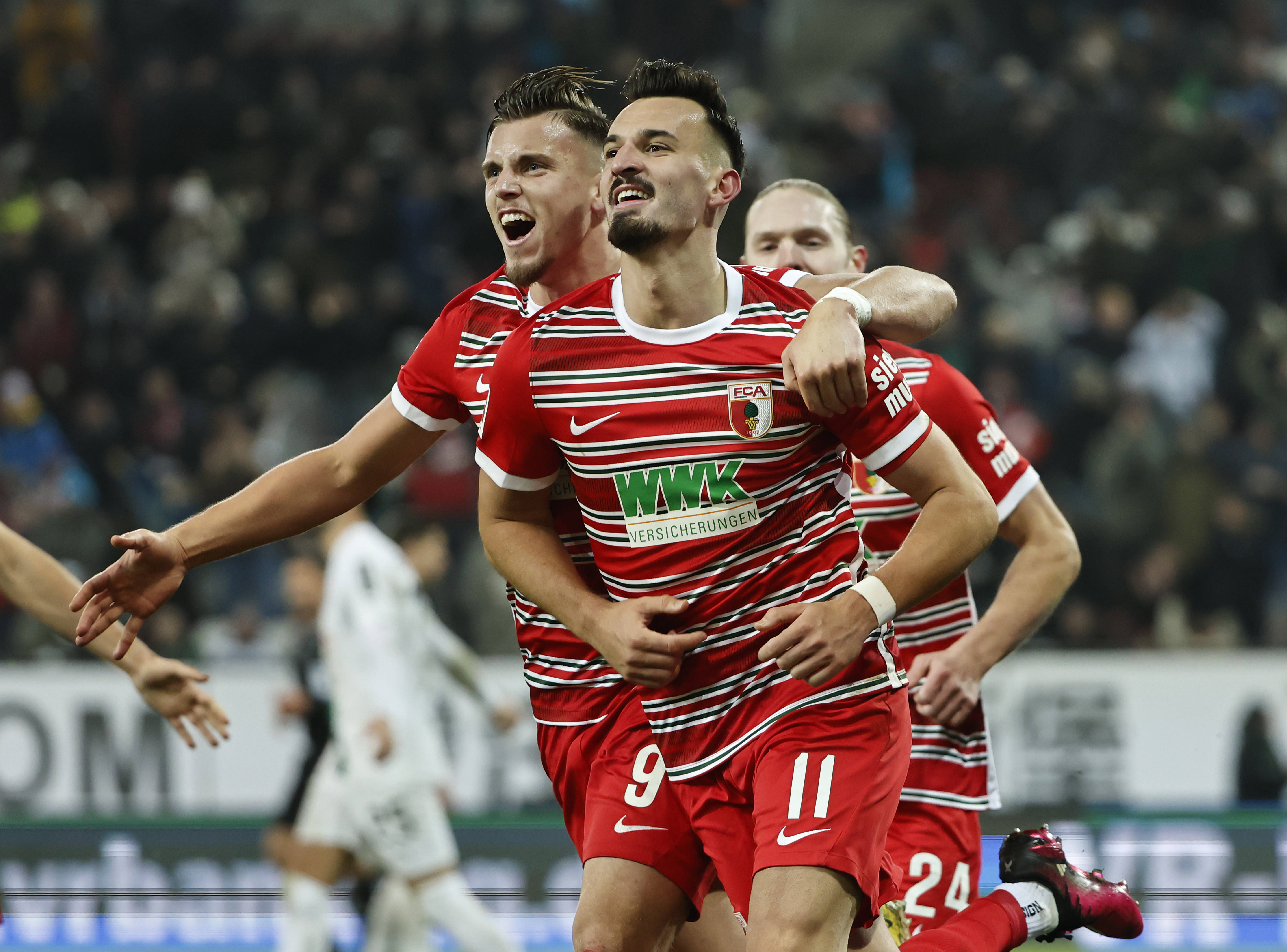 包含斯图加特球员集体训练，备战杯赛的词条