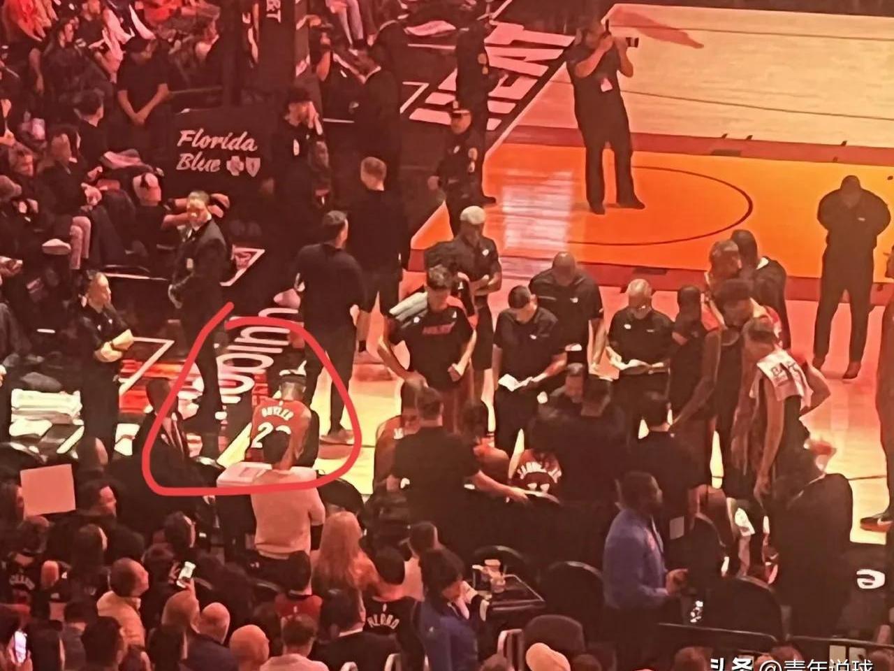 篮球比赛现场火爆异常，观赛者狂热的简单介绍