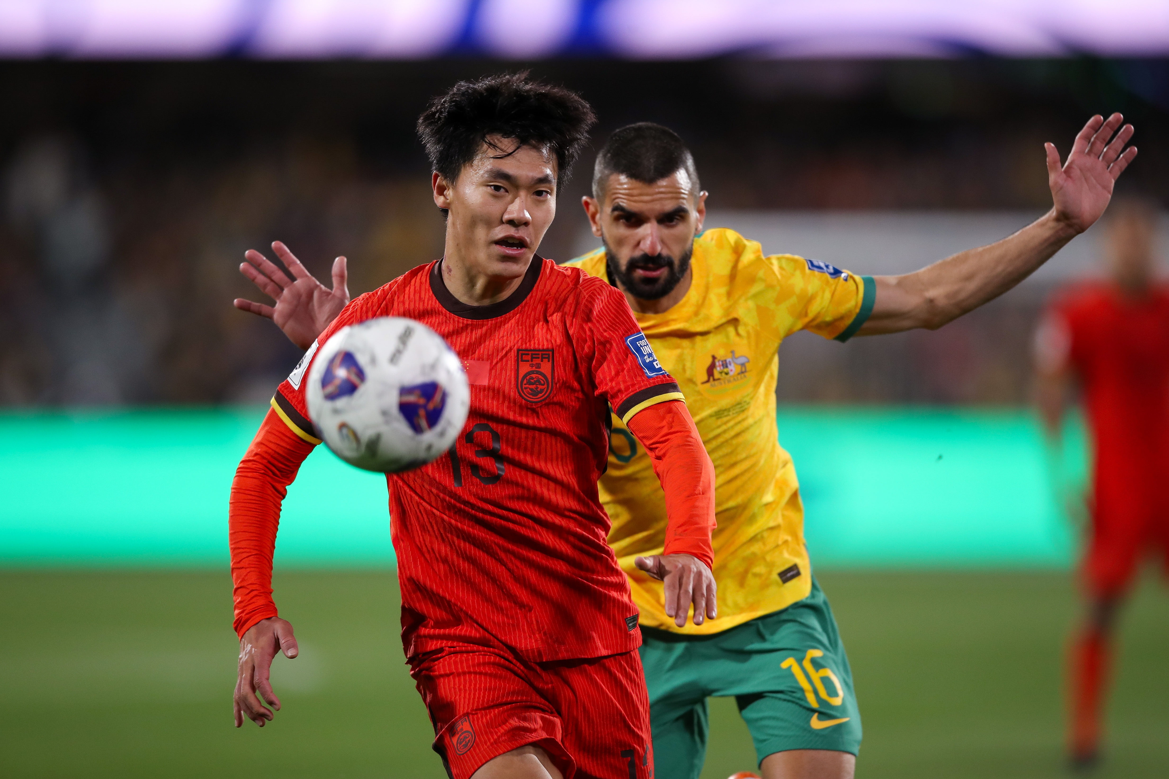 球员斗志昂扬，精彩瞬间频频上演