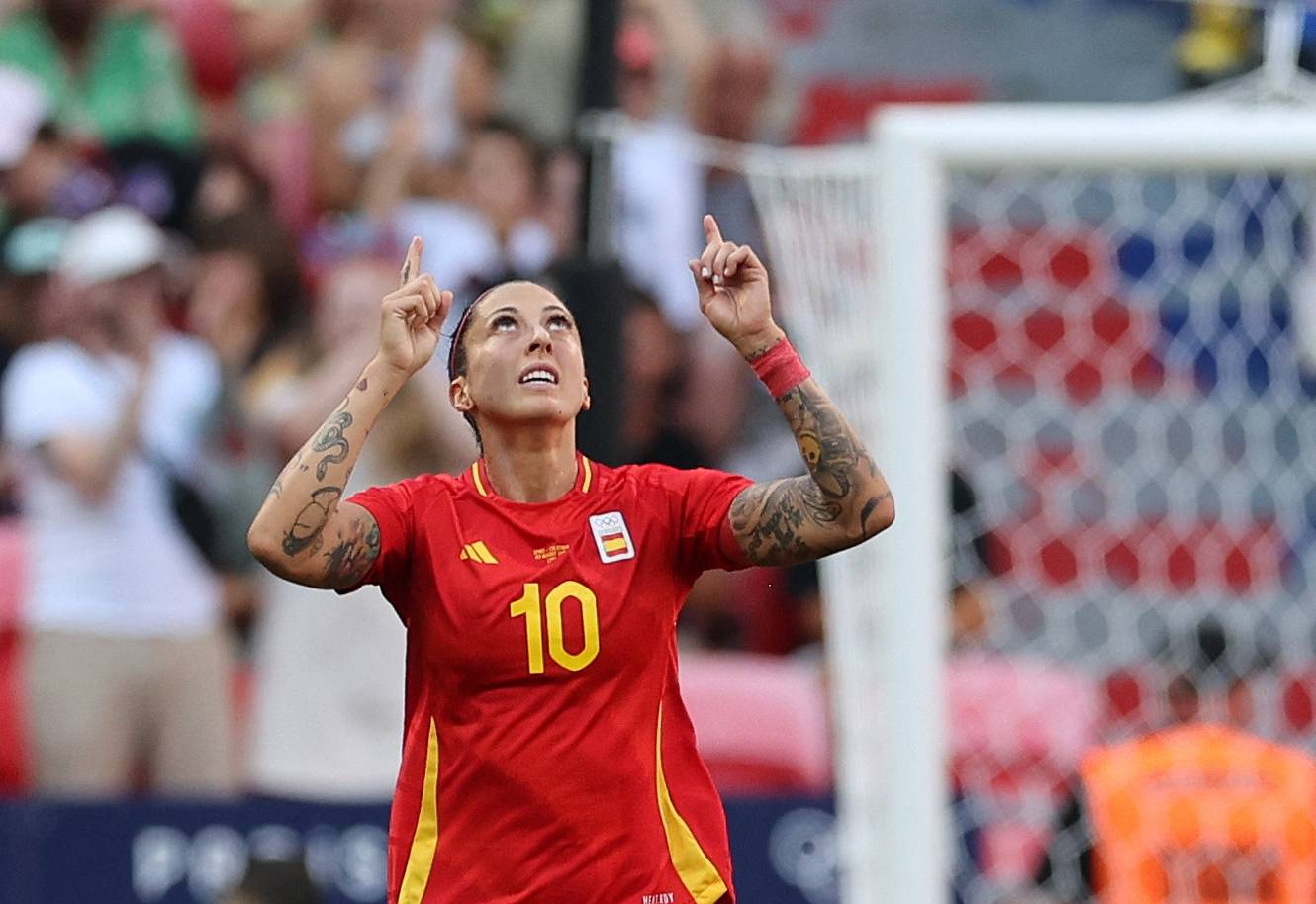 哥伦比亚女足精神抖擞，以实力征服对手