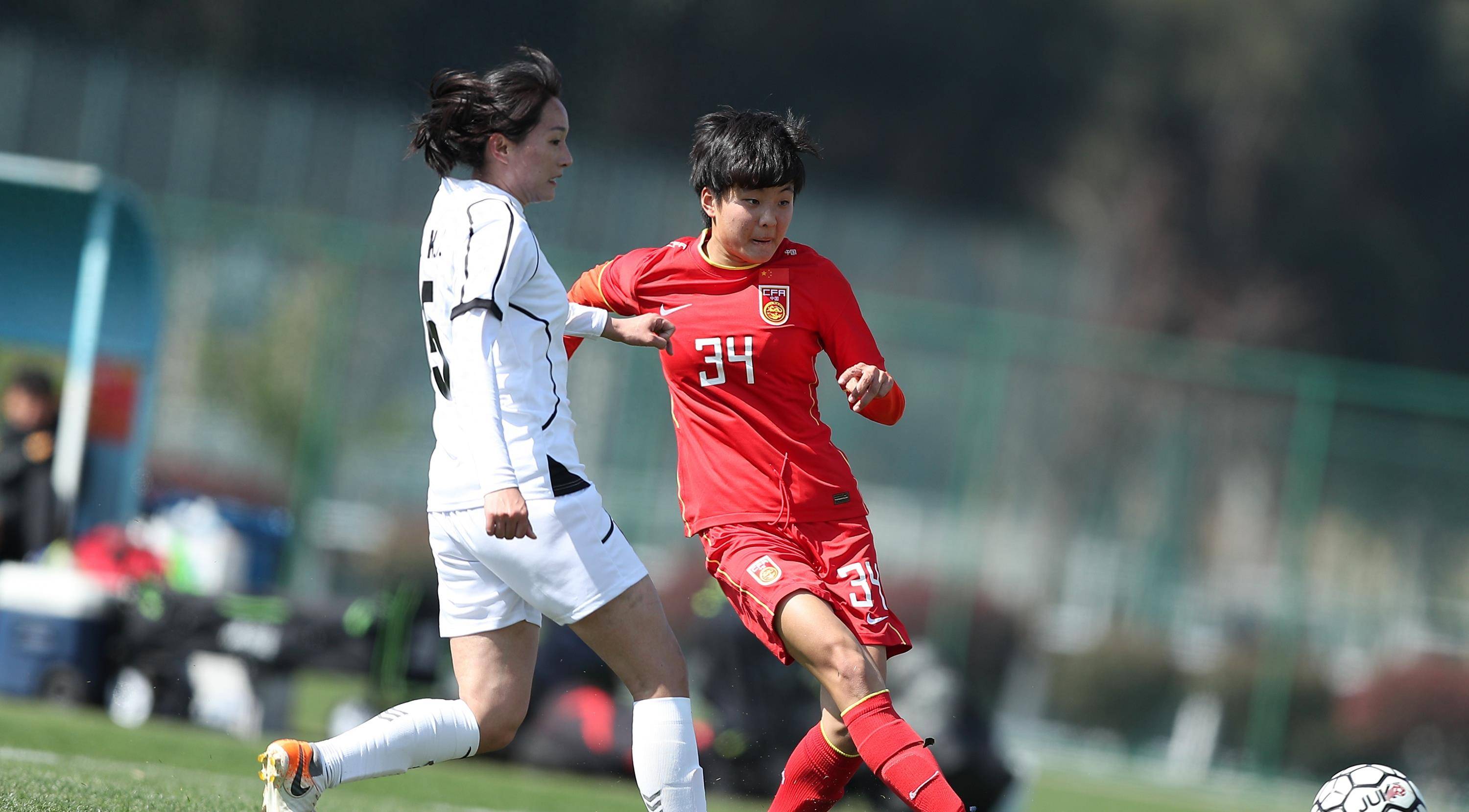 哥伦比亚女足精神抖擞，以实力征服对手