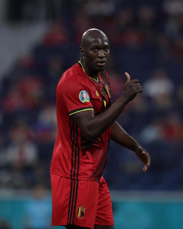 丹麦打破俄罗斯的防线，晋级半决赛