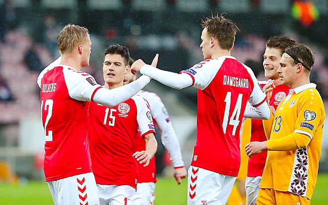 丹麦打破俄罗斯的防线，晋级半决赛