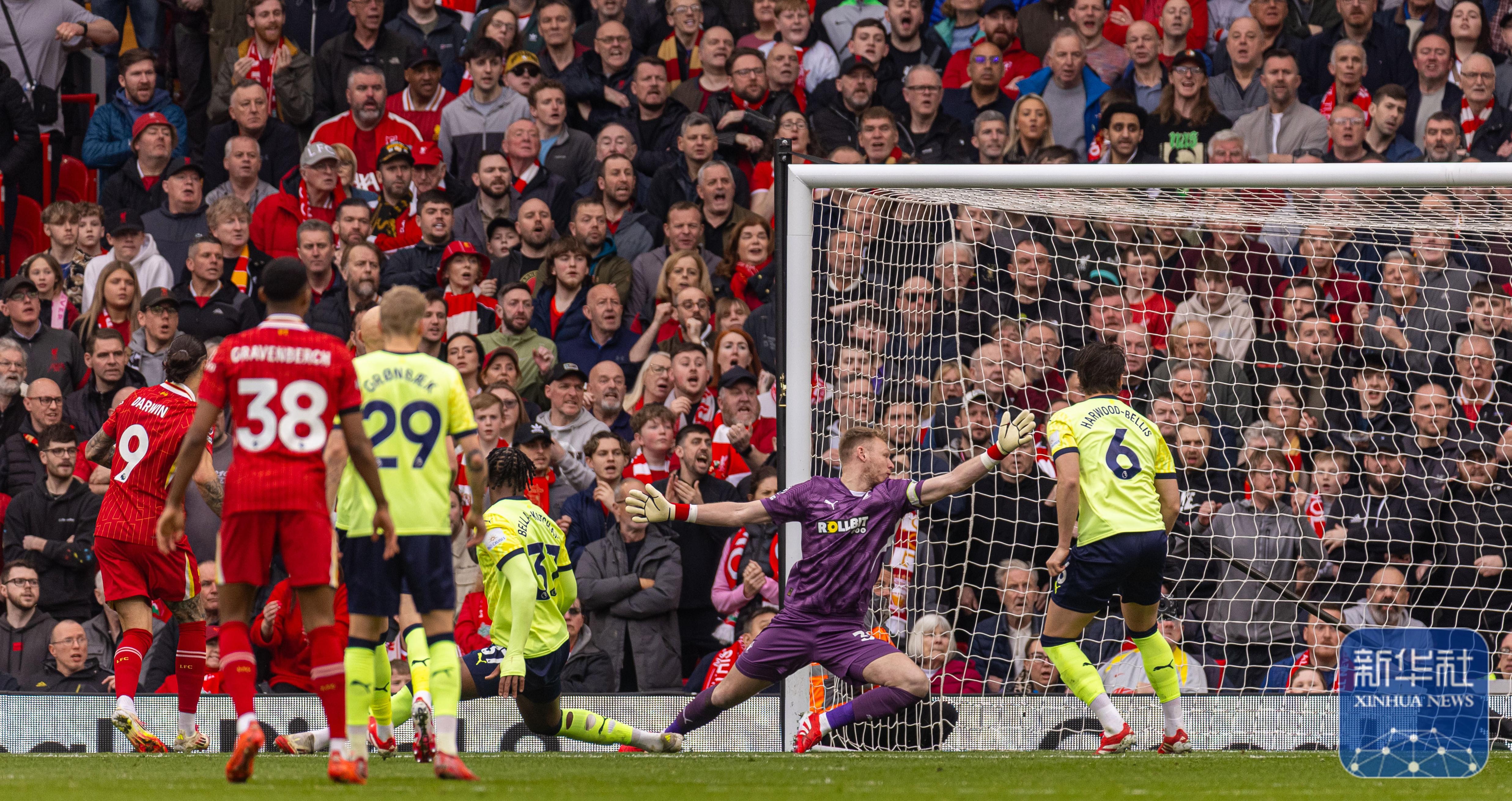 英格兰球队惊险胜利黎巴嫩，顺利晋级八强