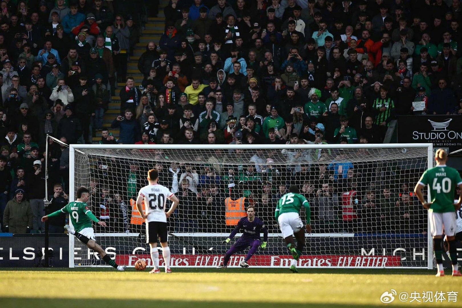 英格兰球队惊险胜利黎巴嫩，顺利晋级八强