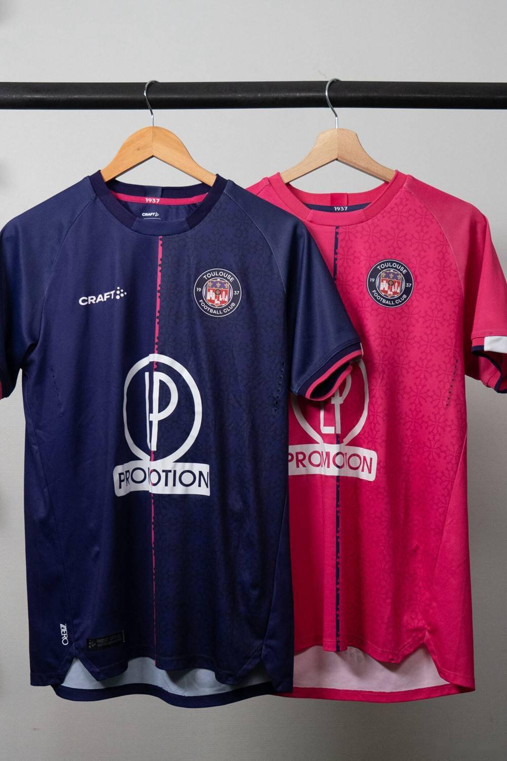 包含图卢兹客场胜出，稳步向前迈进的词条