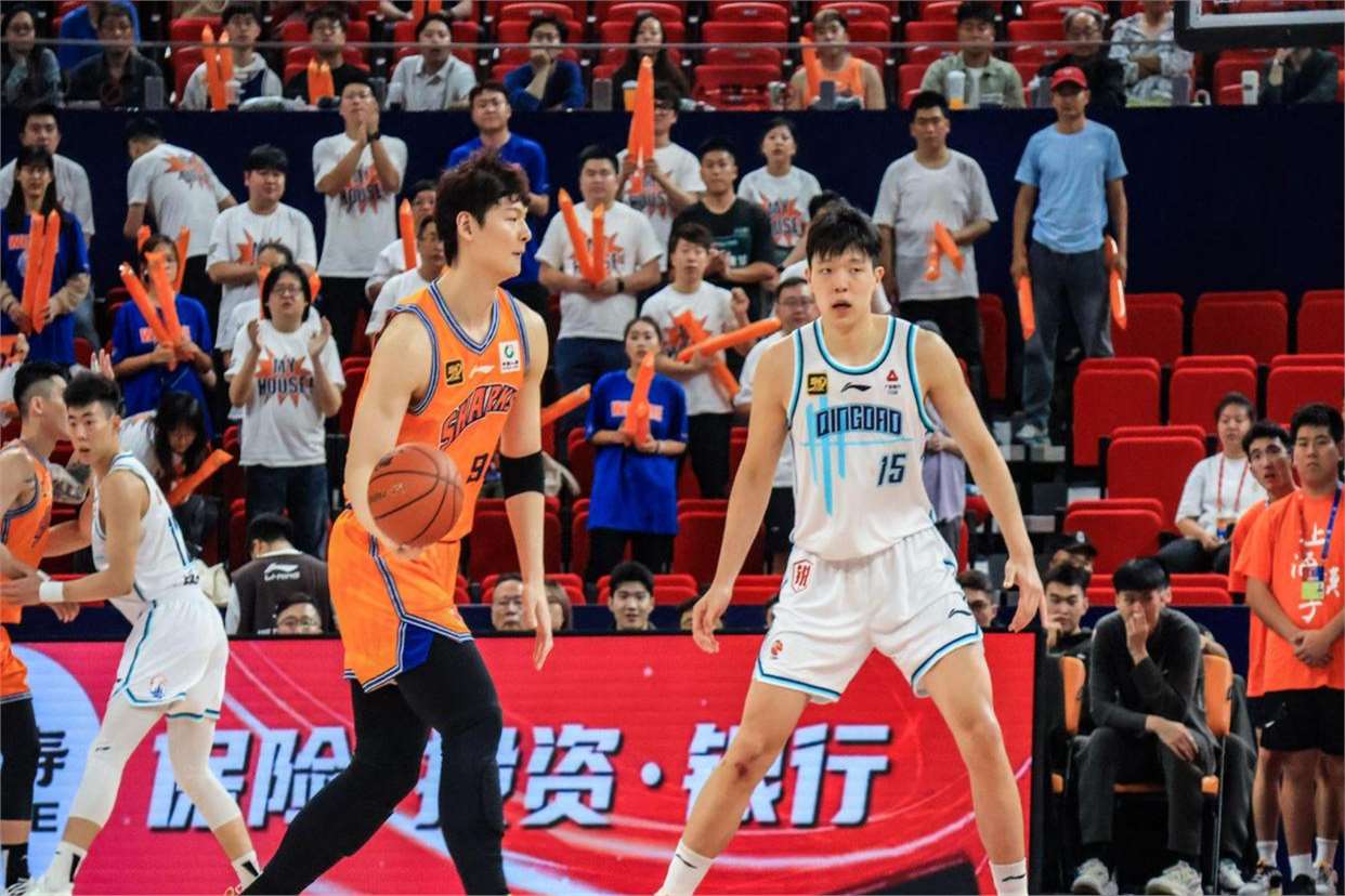 青岛队员不畏强敌，赢得关键比赛的简单介绍