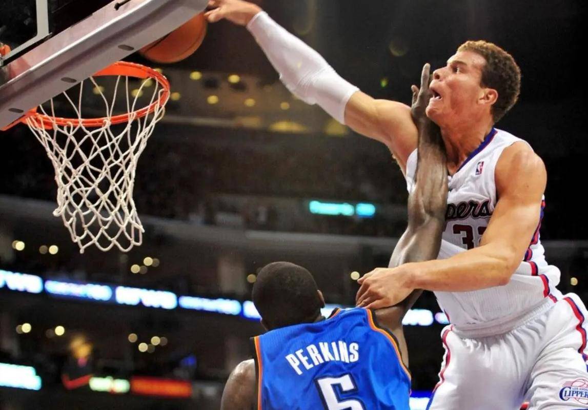 非洲男篮在比赛中击败对手，取得一场胜利