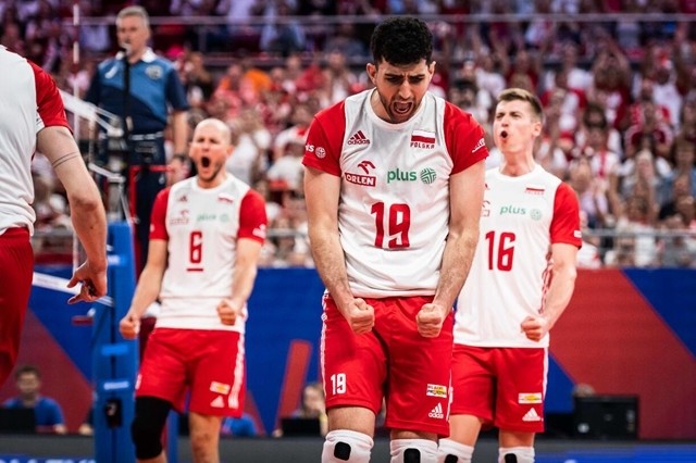 包含瑞典劲旅主场大胜，晋级形势有利的词条