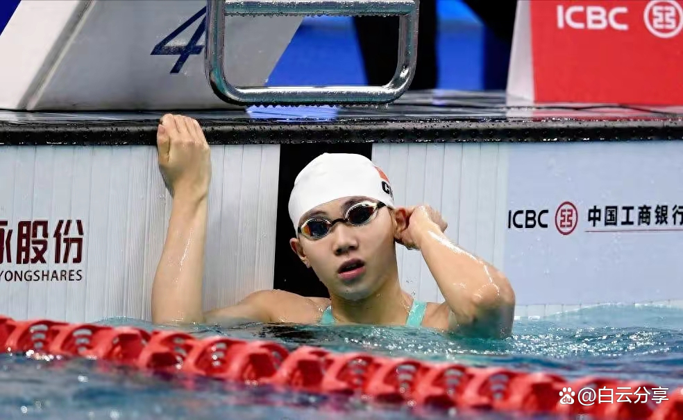 泳坛新星登场，破纪录夺金！