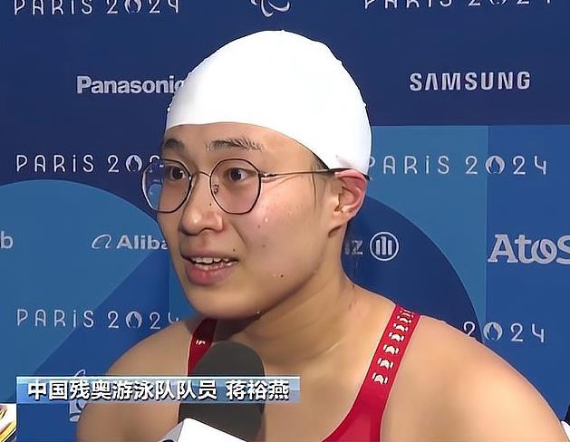 泳坛新星登场，破纪录夺金！