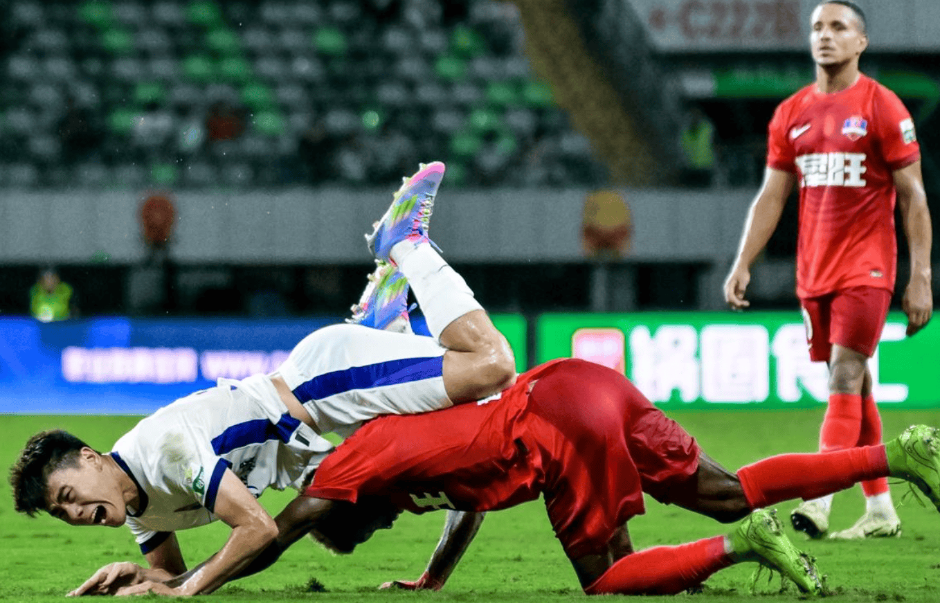 包含佛罗伦萨客场不敌对手，遭遇两连败的词条