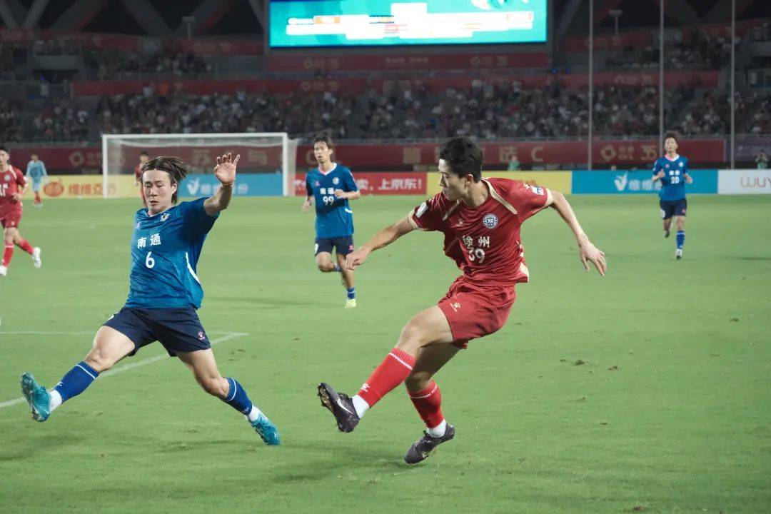 震撼出击!球员们在场上激发全力战斗的简单介绍 震撼出击!球员们在场上激发全力战斗的简单介绍