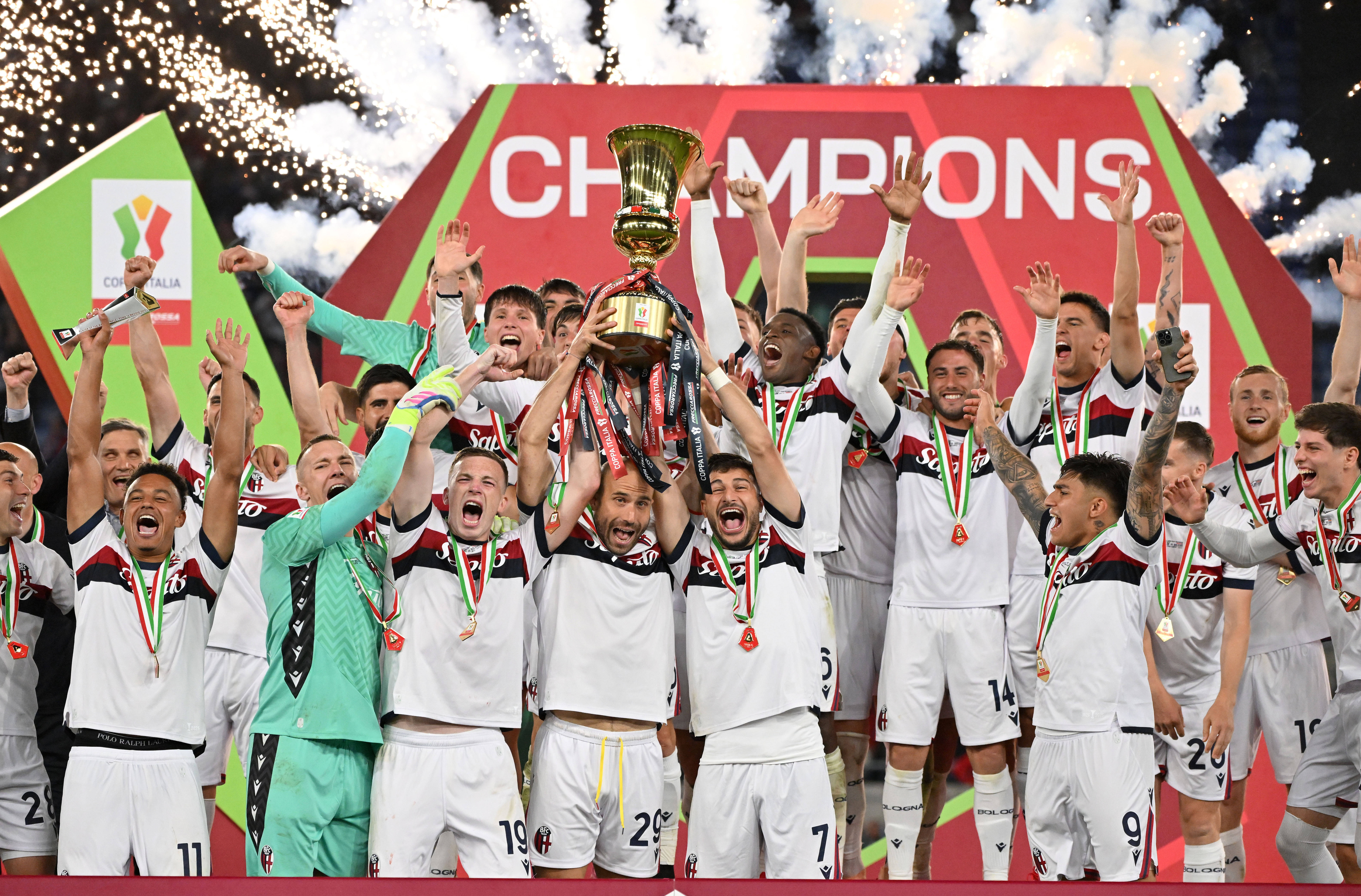 关于争夺赛季冠军，各队球员拼尽全力的信息