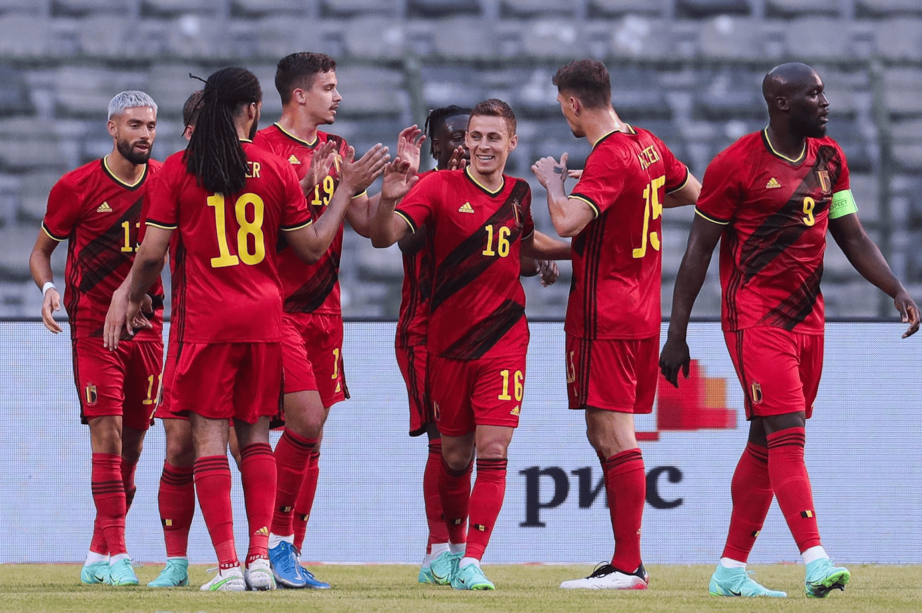 包含欧预赛场上马其顿队与阿塞拜疆队对决激情迸发的词条