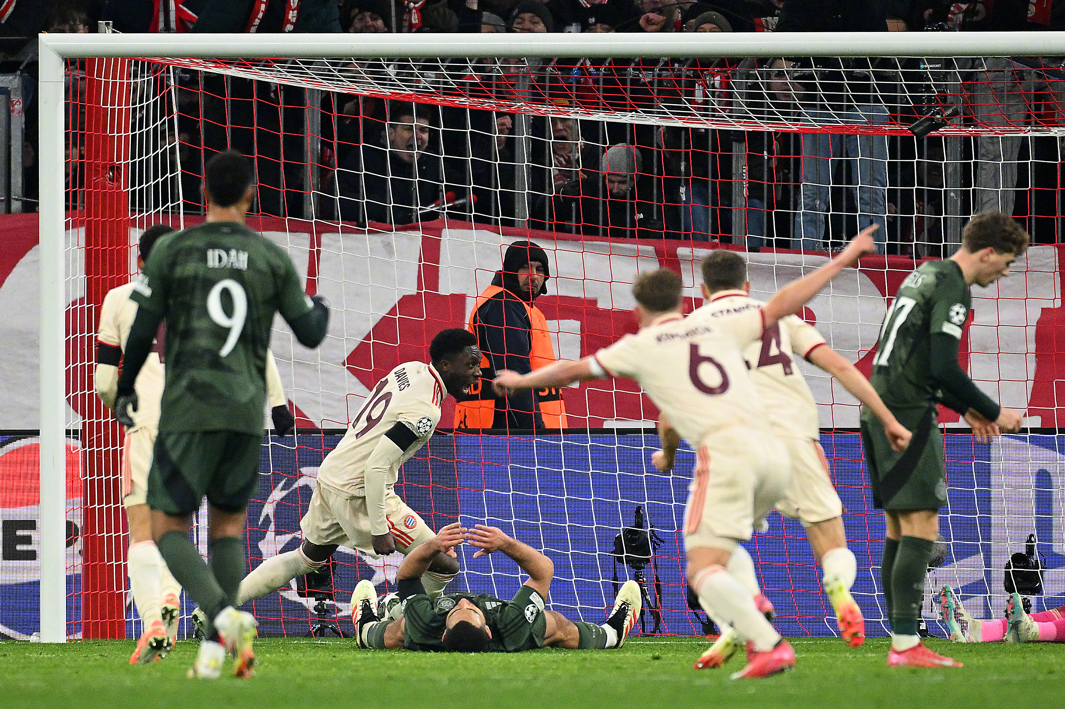 拜仁慕尼黑擒获胜，杀入欧冠半决赛