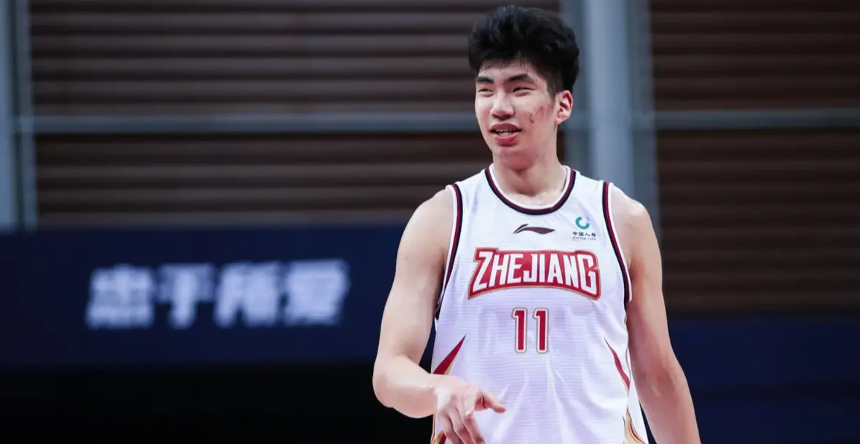 中国篮球迎来冬日暖阳，CBA赛场闪耀