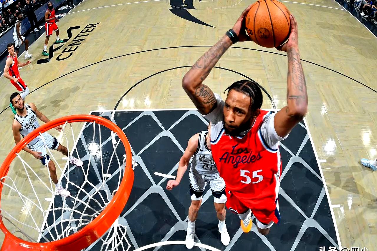 快船主帅战术精准,引领球队赢球 快船主帅战术精准,引领球队赢球