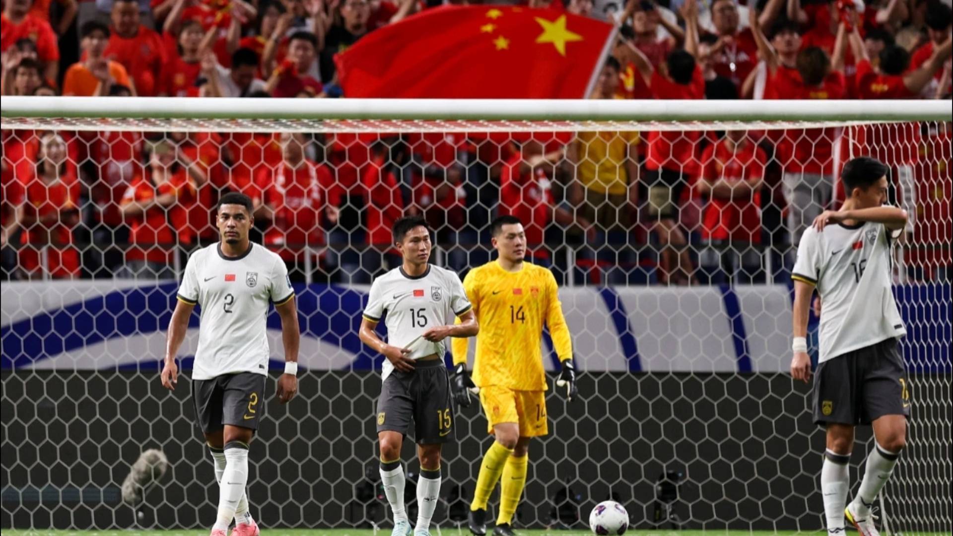 包含本轮亚洲杯：国足登顶利物浦，球迷沸腾的词条