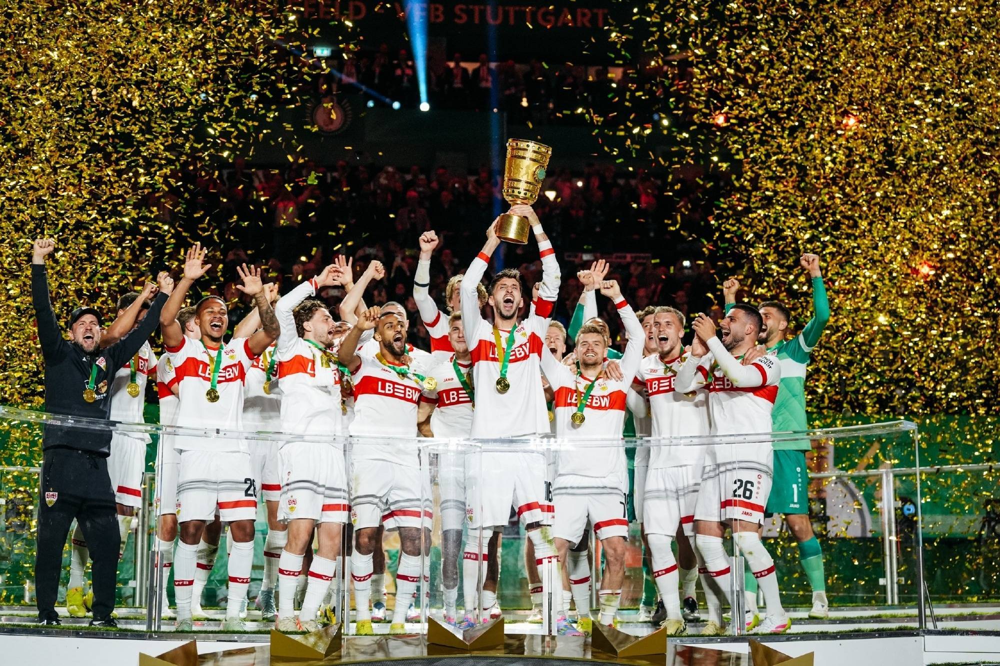 战术新颖现身欧洲足坛，球队备战冠军杯