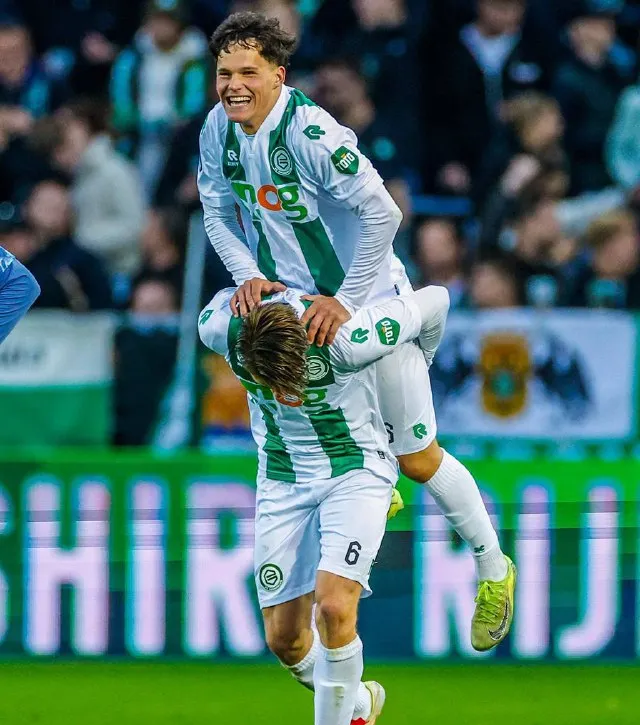 阿贾克斯实现逆袭，力压对手