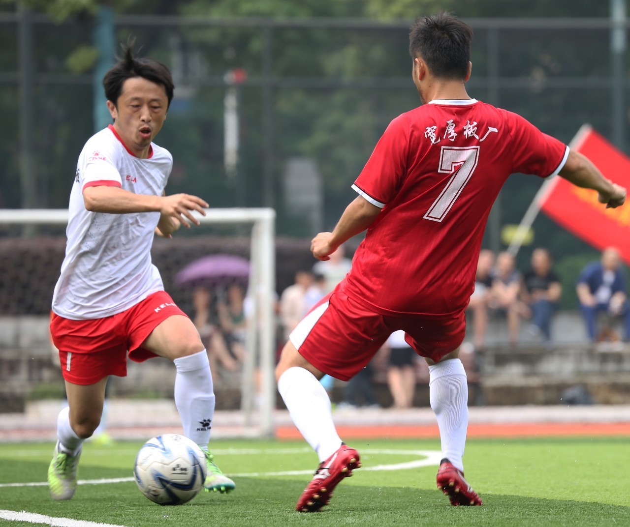 国家队奋力拼搏，争夺国际足坛桂冠