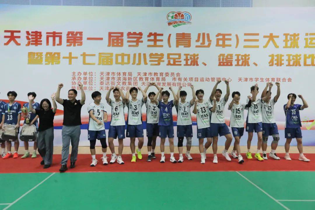 球队的奋勇拼搏,感染现场观众的简单介绍 球队的奋勇拼搏,感染现场观众的简单介绍