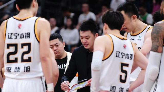 包含超强对决引发球迷热议支持者与反对者激烈交锋的词条