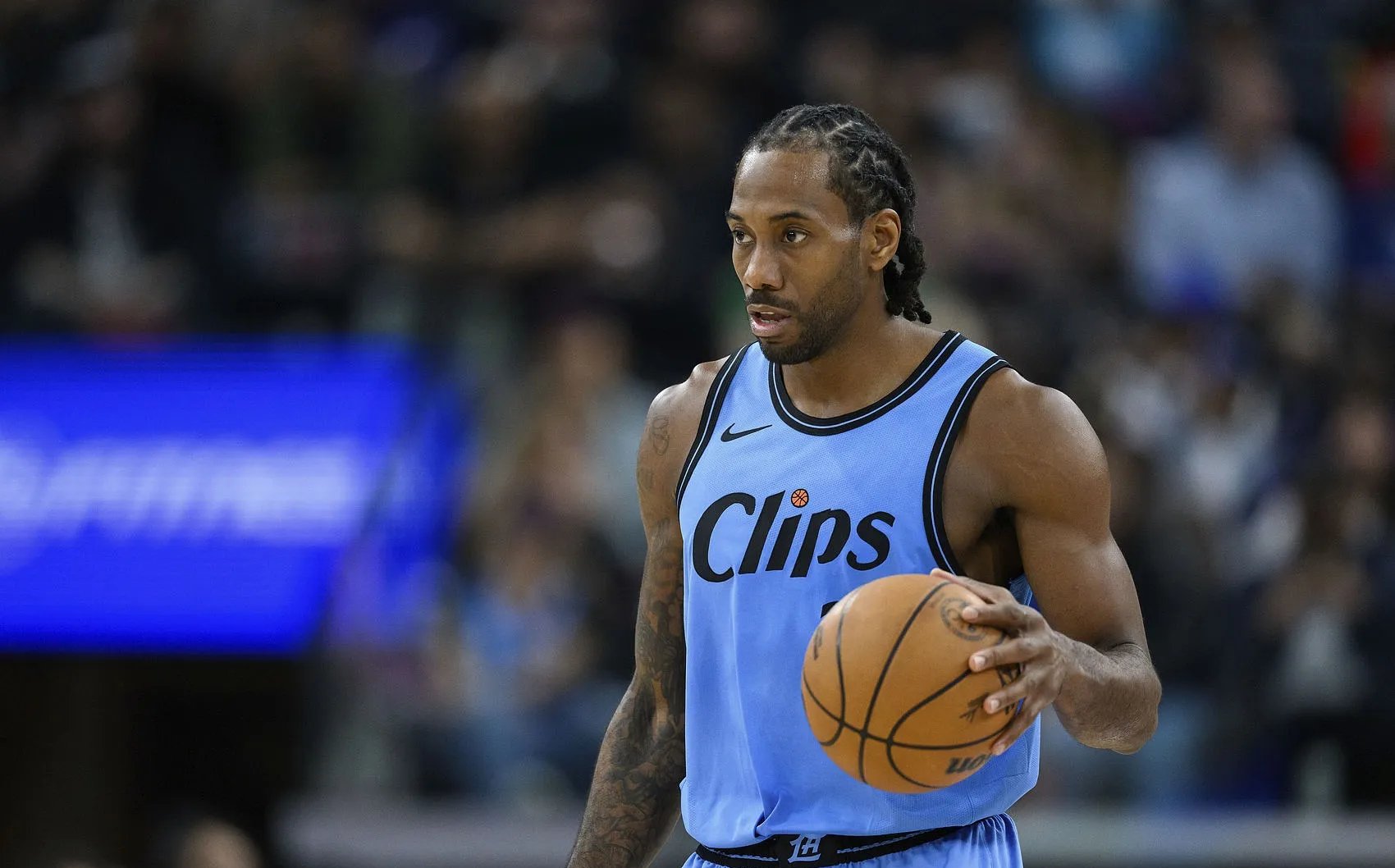 76人完胜勇士,伦纳德一己之力扛起全队 76人完胜勇士,伦纳德一己之力扛起全队