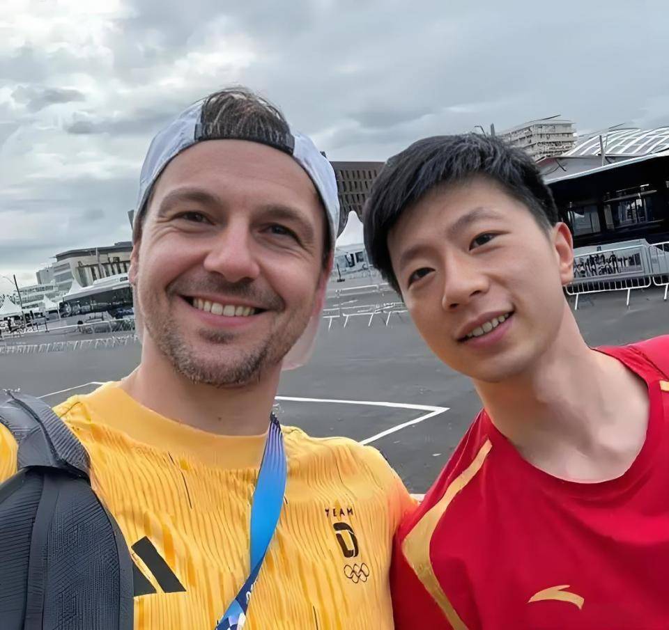 包含英国乒乓球队险胜日本乒乓球队，马龙关键制胜的词条