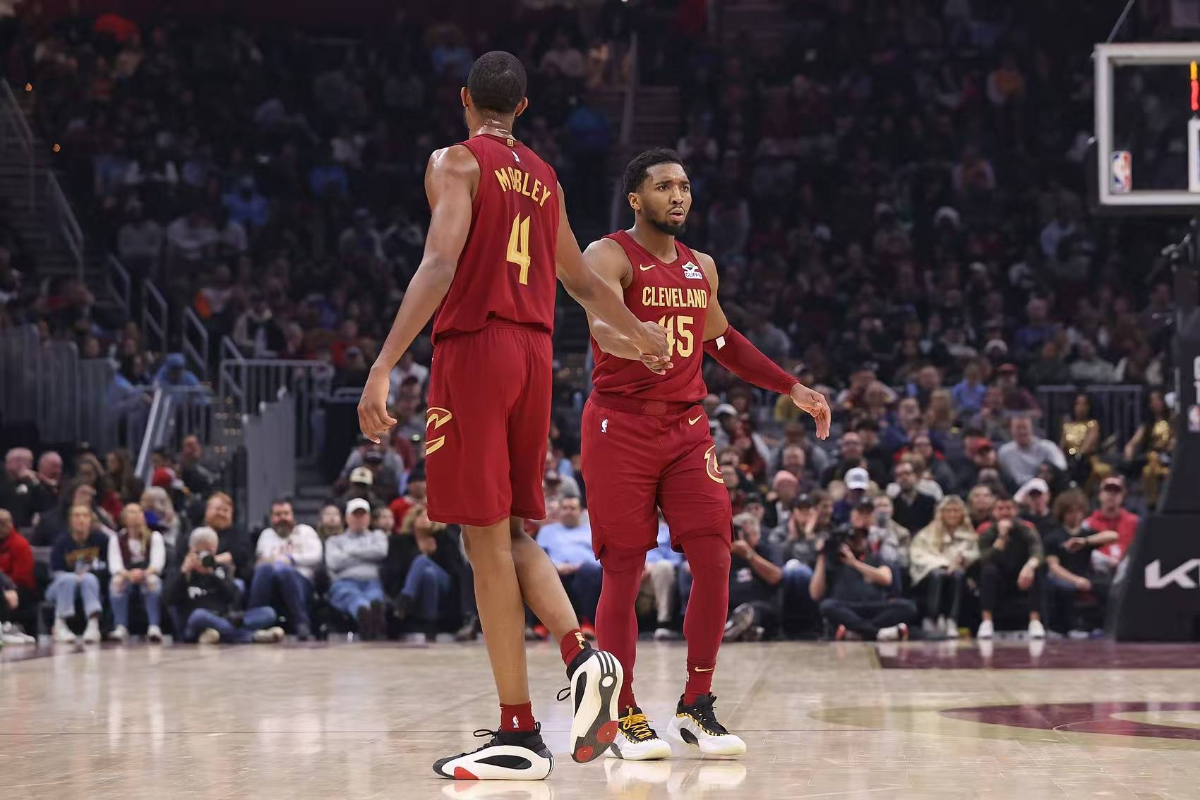 骑士险胜开拓者，豪取五连胜的简单介绍