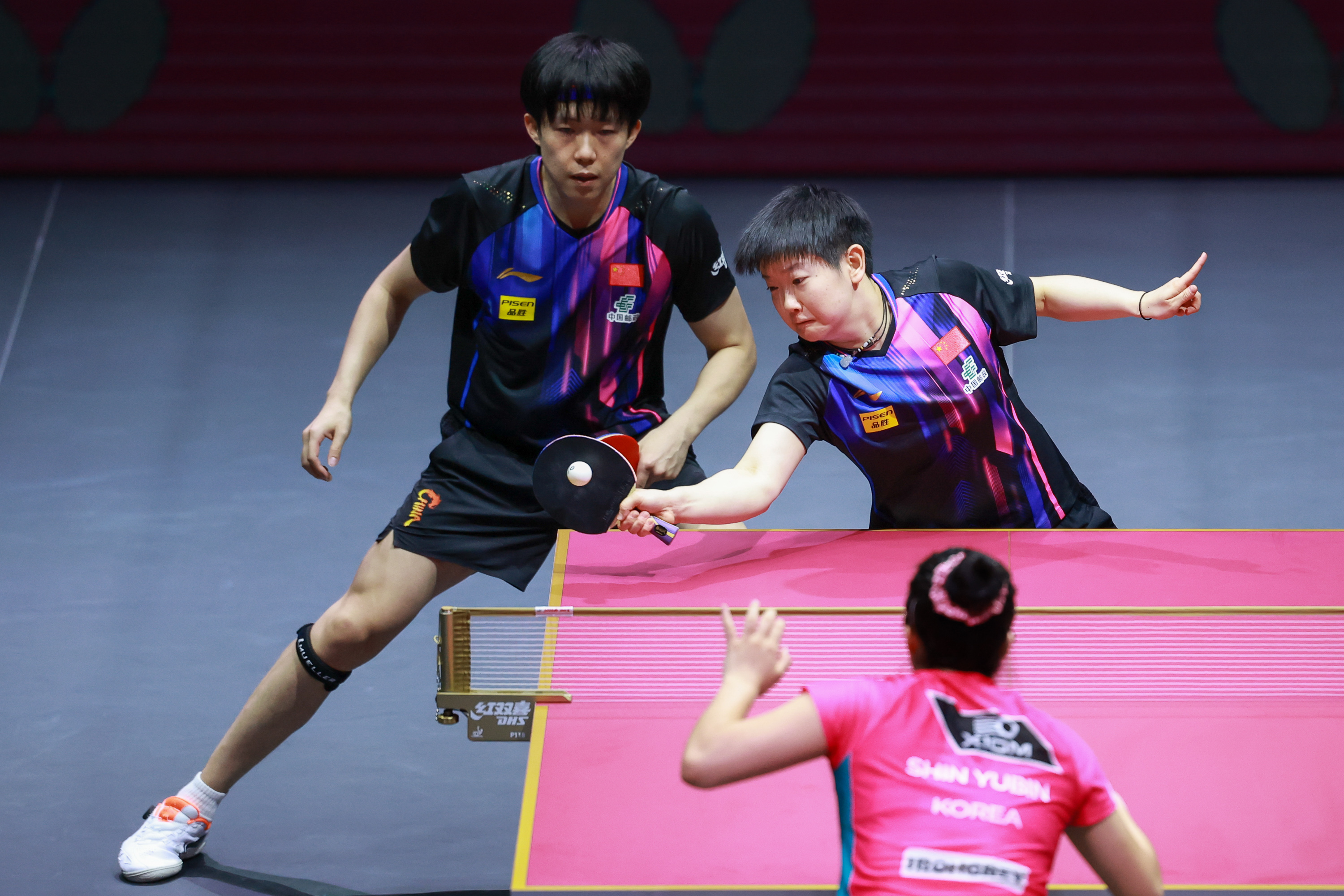 包含冷门频出！乒乓球战况跌宕起伏的词条