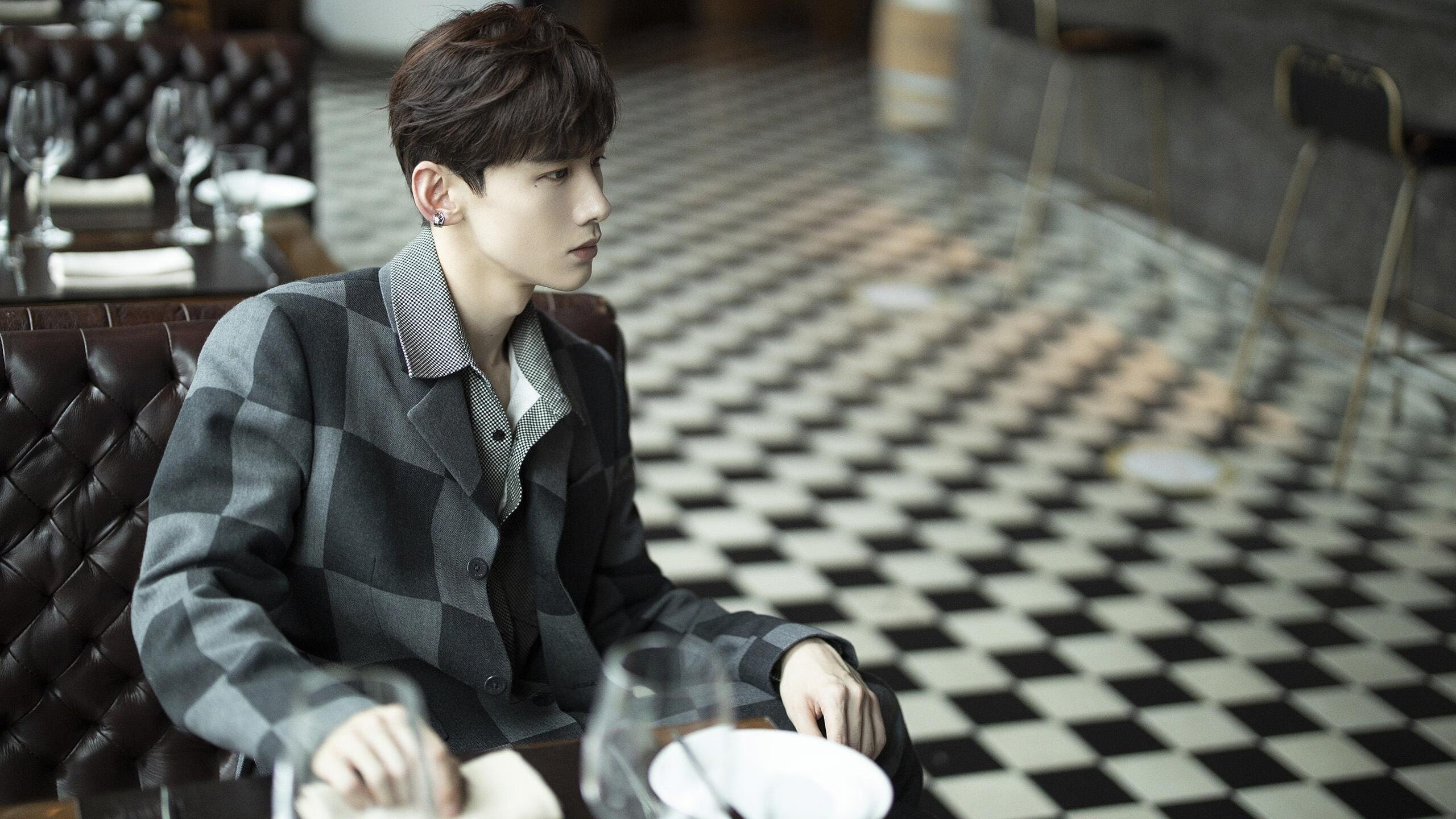 冰与火之歌，从雄鹿铁蹄到爱德华兹魔术，两种统治力点燃体育夏夜