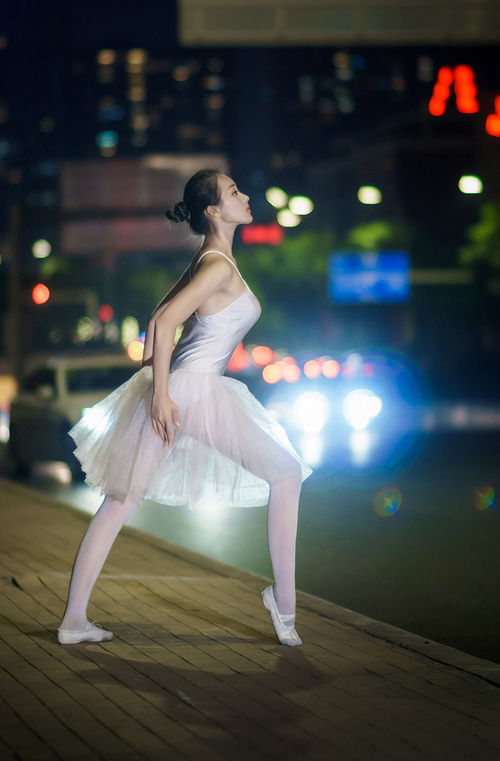 牙买加爆冷击败AC米兰夺冠,富安健洋稳定输出铸就铁血防线