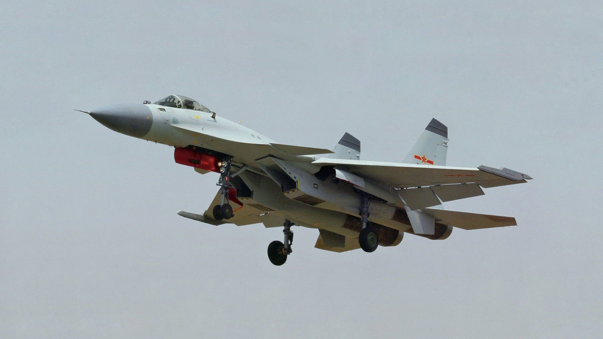 拉文关键球一锤定音，爵士队稳稳击败北京队迎友谊赛胜利